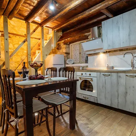 아파트 Stefanos House