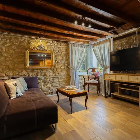 Stefanos House *