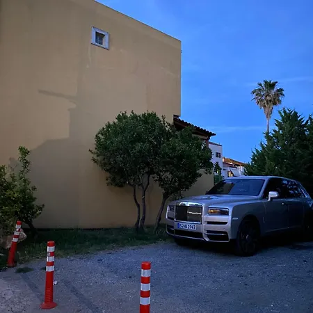 Stefanos House アパート